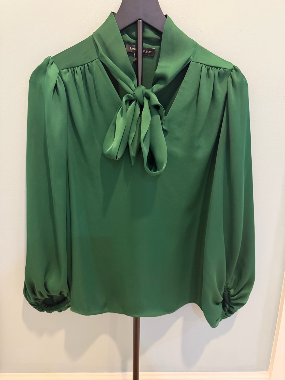 Rich Emerald Green Satin Blouse with Bow Neck Long Sleeve Banana Republic Size M